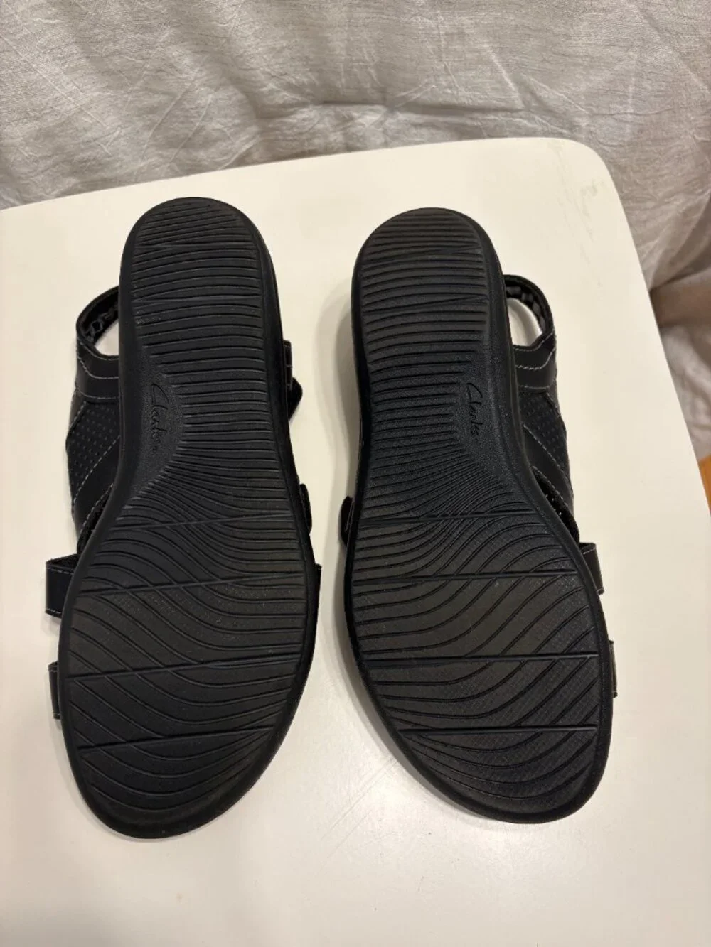 Clarks Collection Women’s Black Strappy Comfort Sandals Size 9.5